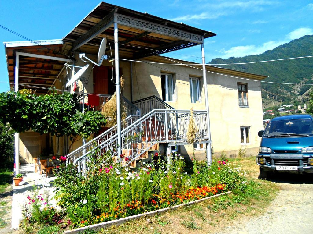Guesthouse Am Museum Mestia Eksteriør bilde